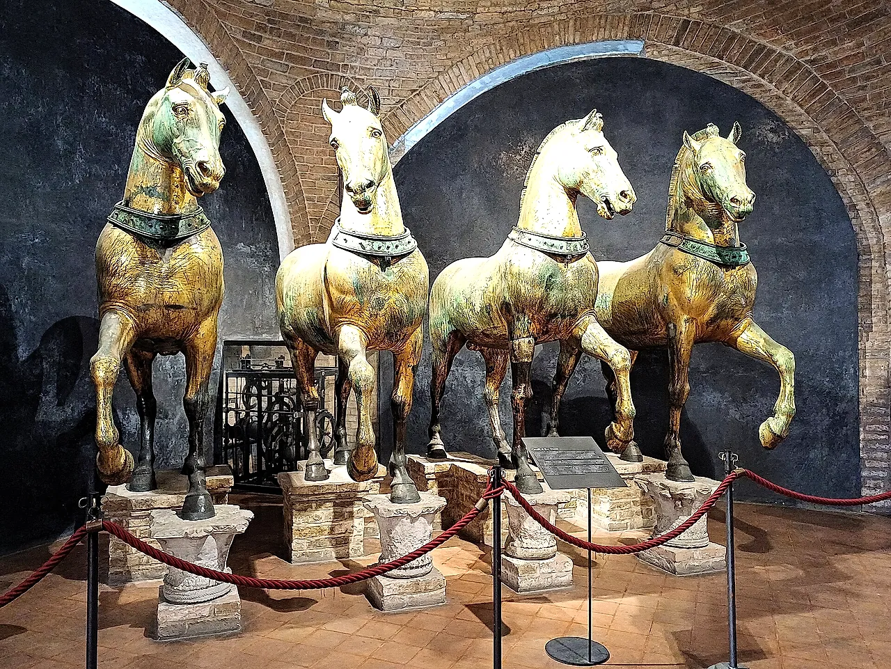 Les quatre chevaux de bronze doré de Saint-Marc, la quadrige originale désormais exposée dans le musée de la basilique