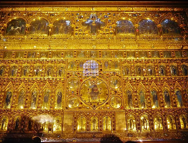 De Pala d'Oro, het gouden altaarstuk van de San Marco-basiliek, bezet met email en edelstenen